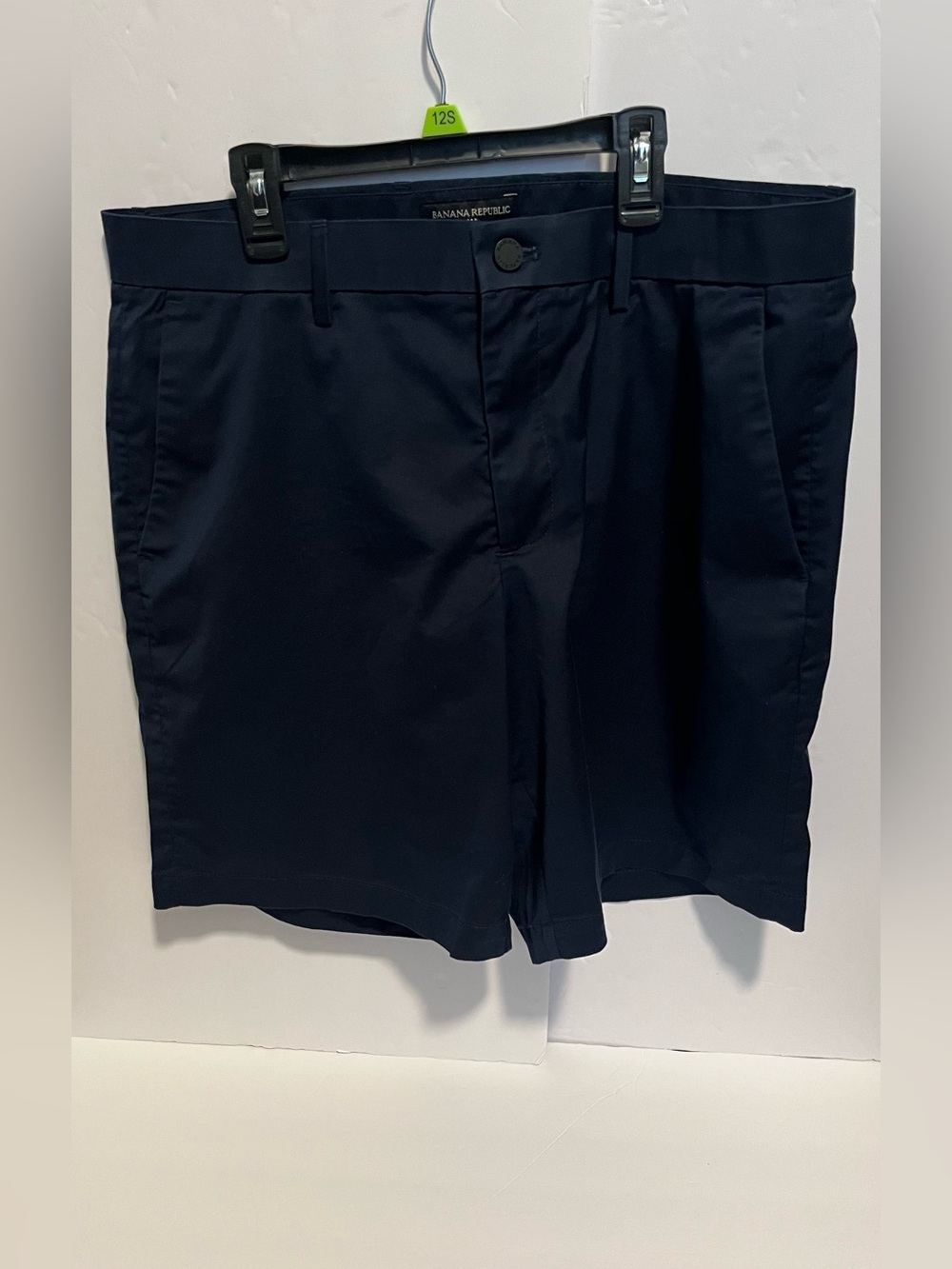 Men”s Banana Republic  9” CORE TEMP SHORT  Flat Front Navy Casual Shorts Size 35
